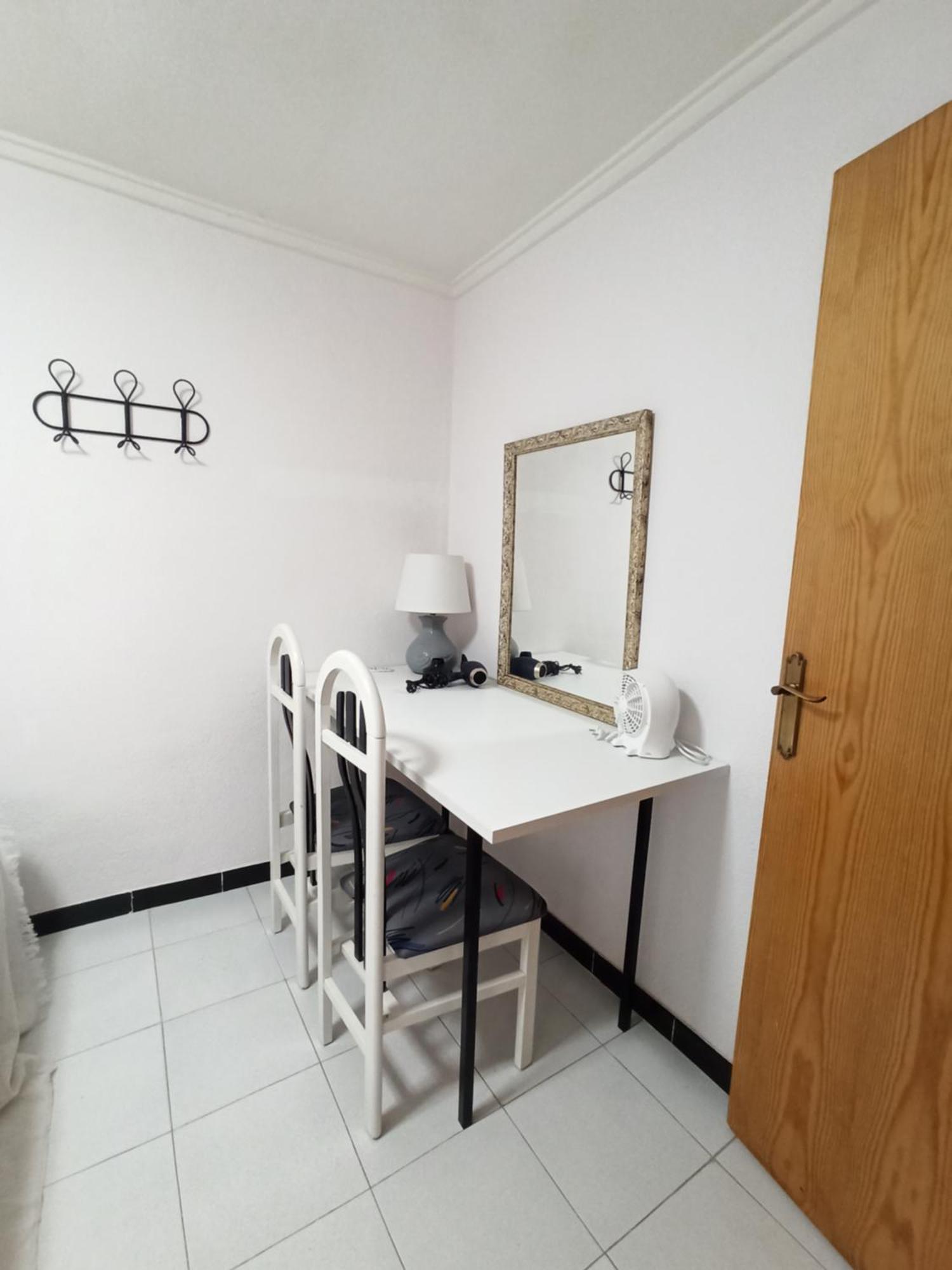 Cosy 200m From The Sea