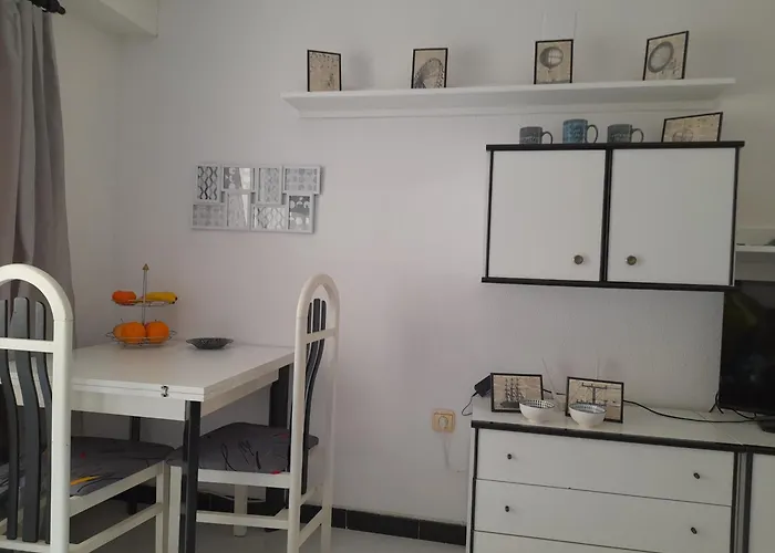 Cosy Apartment 200M From The Sea