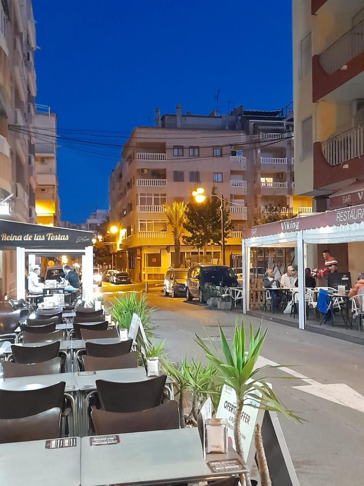 Cosy 200m From The Sea Appartement Torrevieja